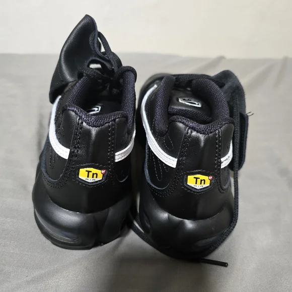 Nike Women's Air Max Plus Size 7.5 Tiempo Black White. - Picture 8 of 8
